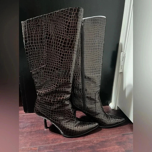 J. Renee High Heel Tall Boots in Metallic Copper Faux Snake Skin Sz 8 EEEUC - Picture 1 of 13